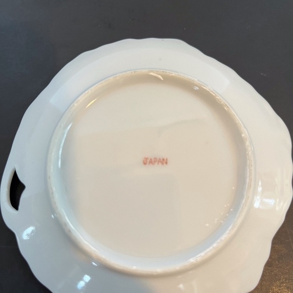 Leaf Shaped Trinket Dishes Floral Motif - Picture 6 of 7